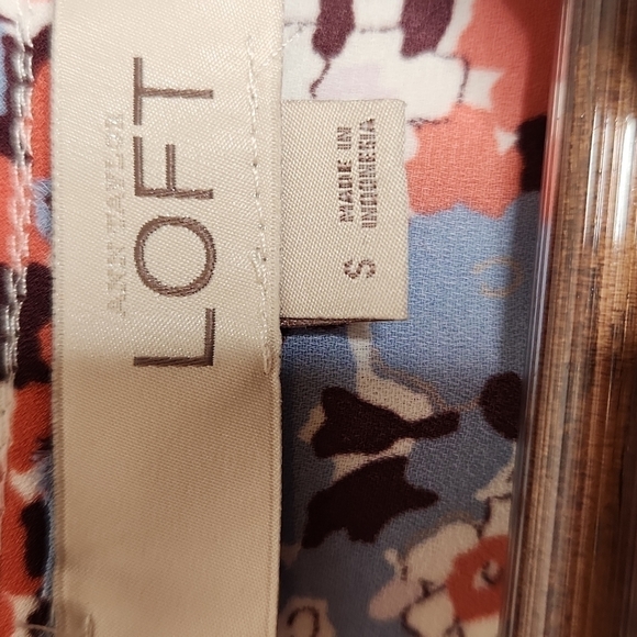 Loft Floral Ruffle Sleeve Top Size S - Picture 11 of 14